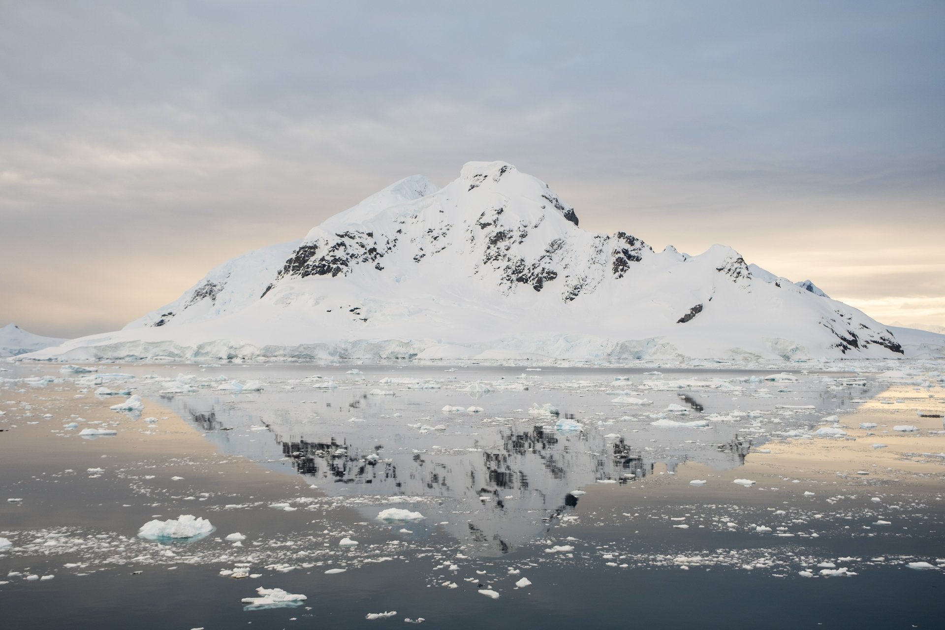 A beautiful evening in Antarctica