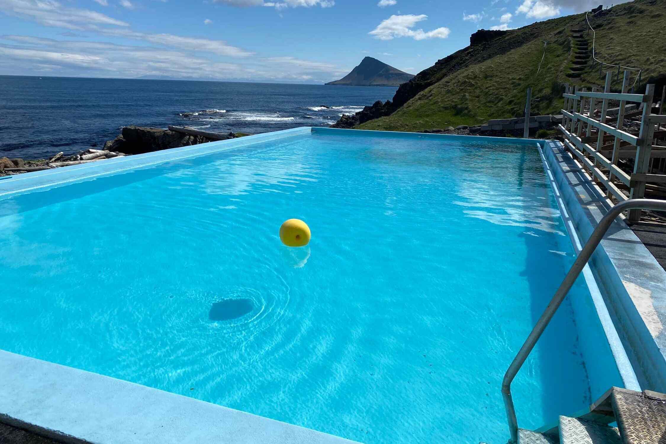 Krossneslaug Hot Spring